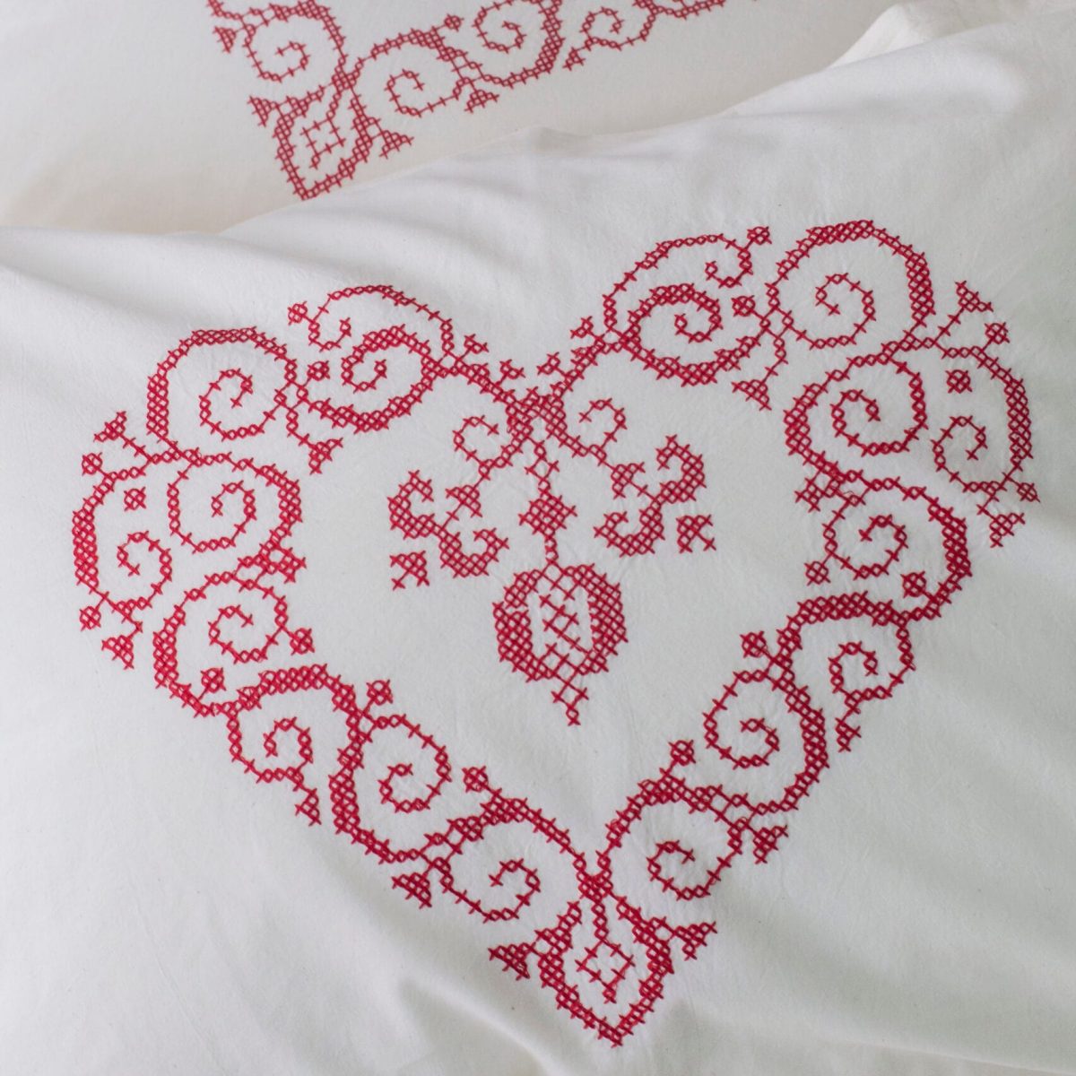 Premium white bed linen, percale cotton – Heart embroidery