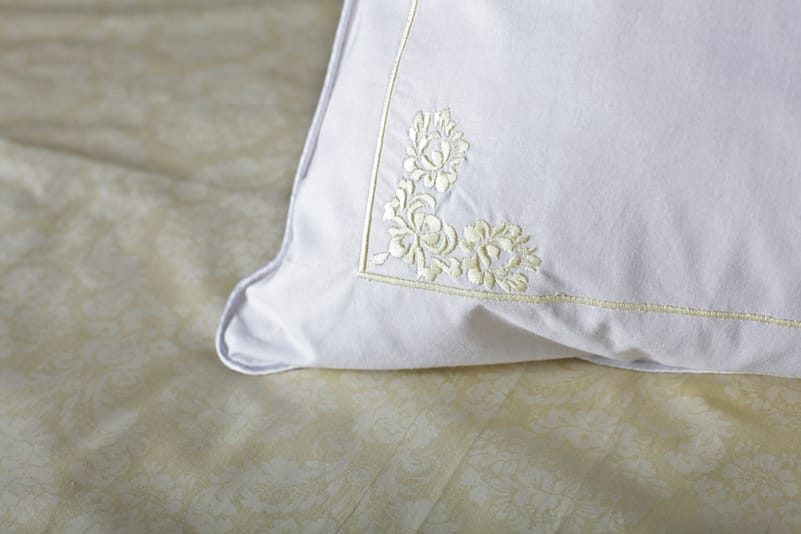 Premium white bed linen, percale cotton – Golden embroidery – detail 4