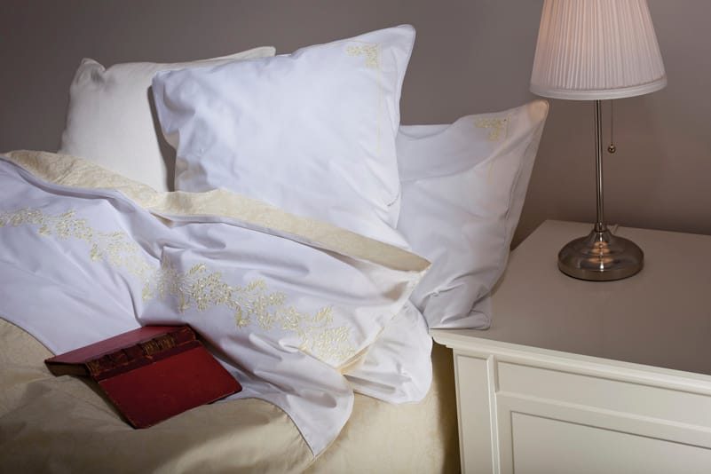 Premium white bed linen, percale cotton – Golden embroidery – detail 3