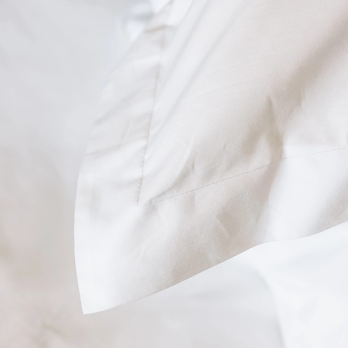 Bed linen with Iris embroidery – detail 6