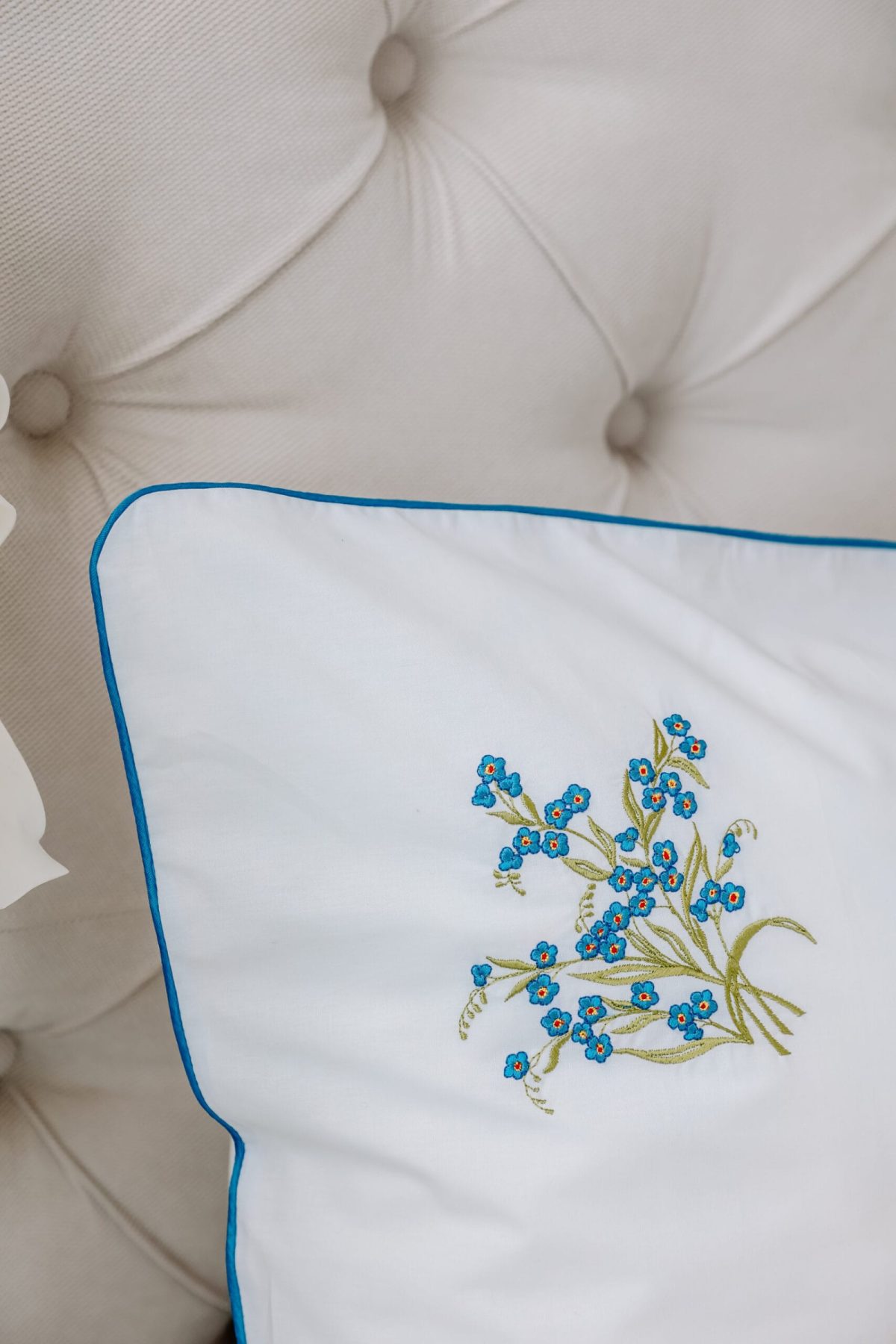 Premium white bed linen, percale – Narcissus embroidery