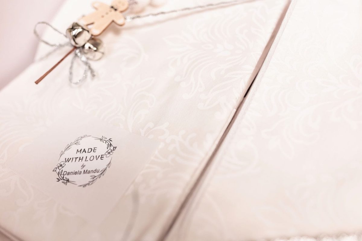 Printed damask bed linen