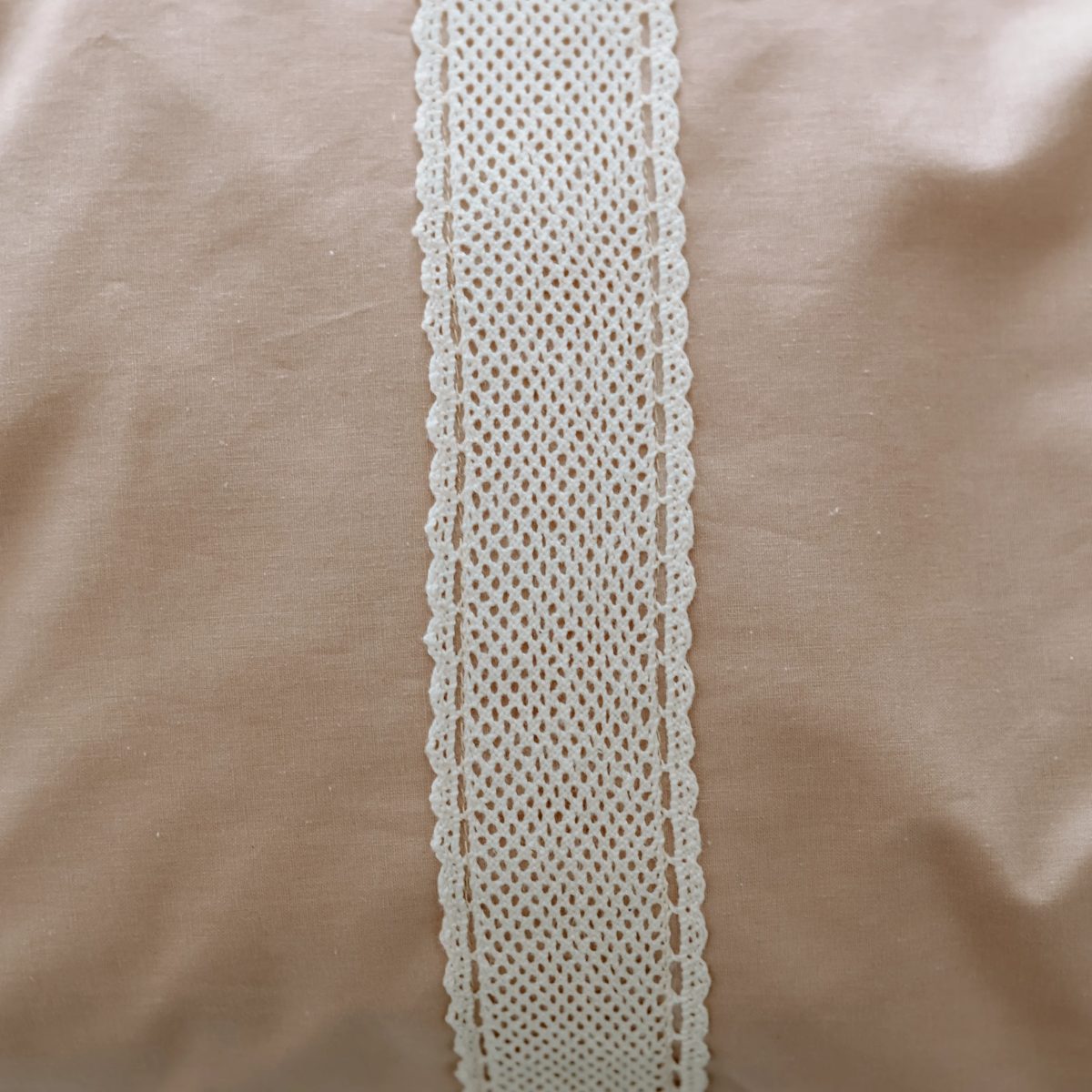 Lace-trimmed bed linen, percale – Peach Fuzz – detail 5