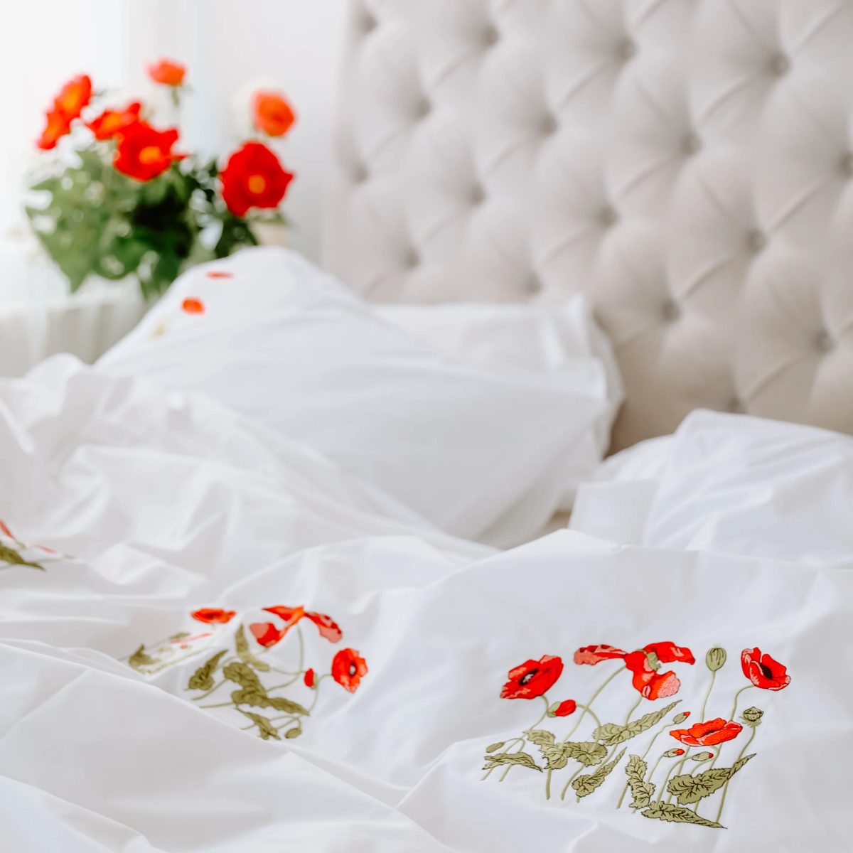 Lenjerie de pat albă premium, bumbac percale – broderie Maci