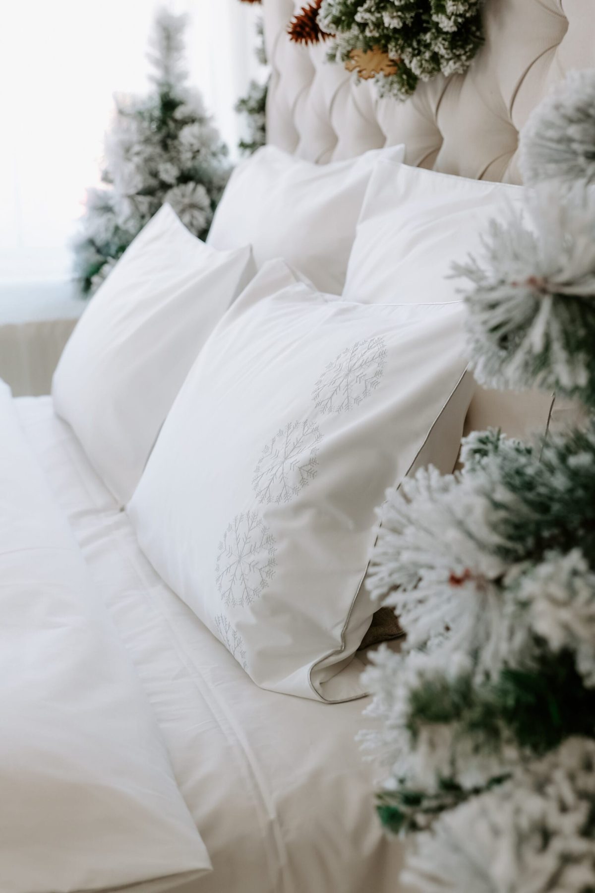 Premium white bed linen, percale cotton – Silver Arabesque embroidery – detail 4