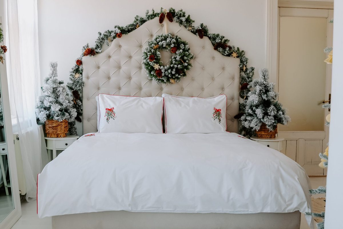 Premium white bed linen, percale cotton – Mistletoe Sprig embroidery
