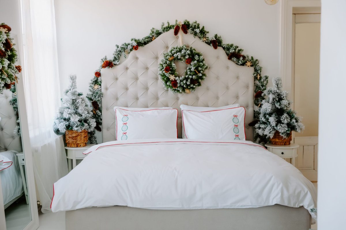 Premium white bed linen, percale cotton – Baubles embroidery