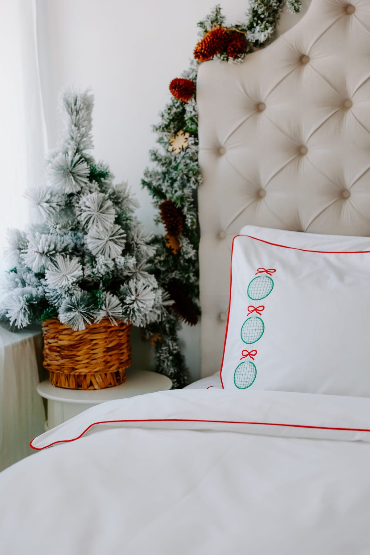 Set of 2 pillowcases – Pine Cone and Fir Tree embroidery