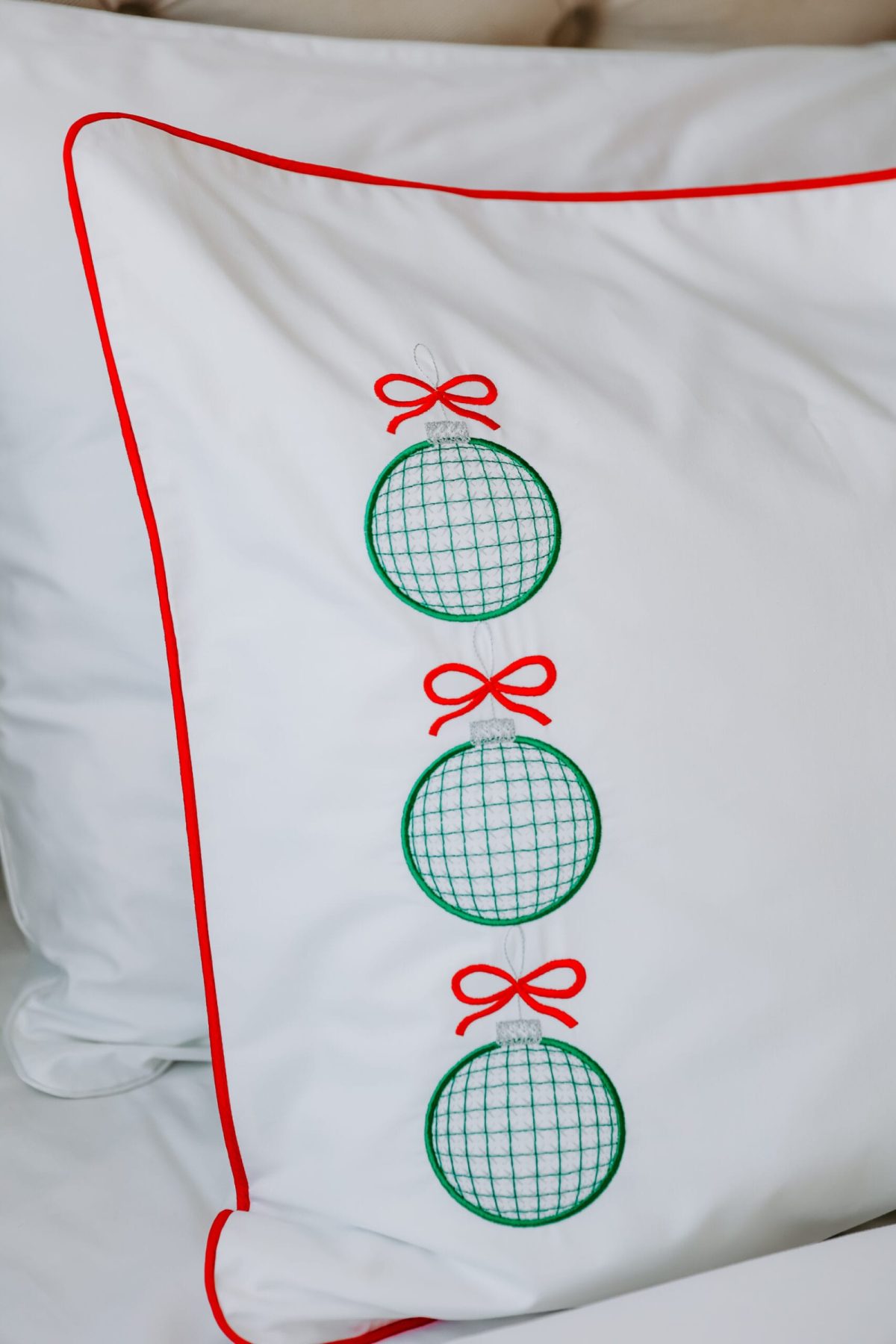 Premium white bed linen, percale cotton – Baubles embroidery – detail 3