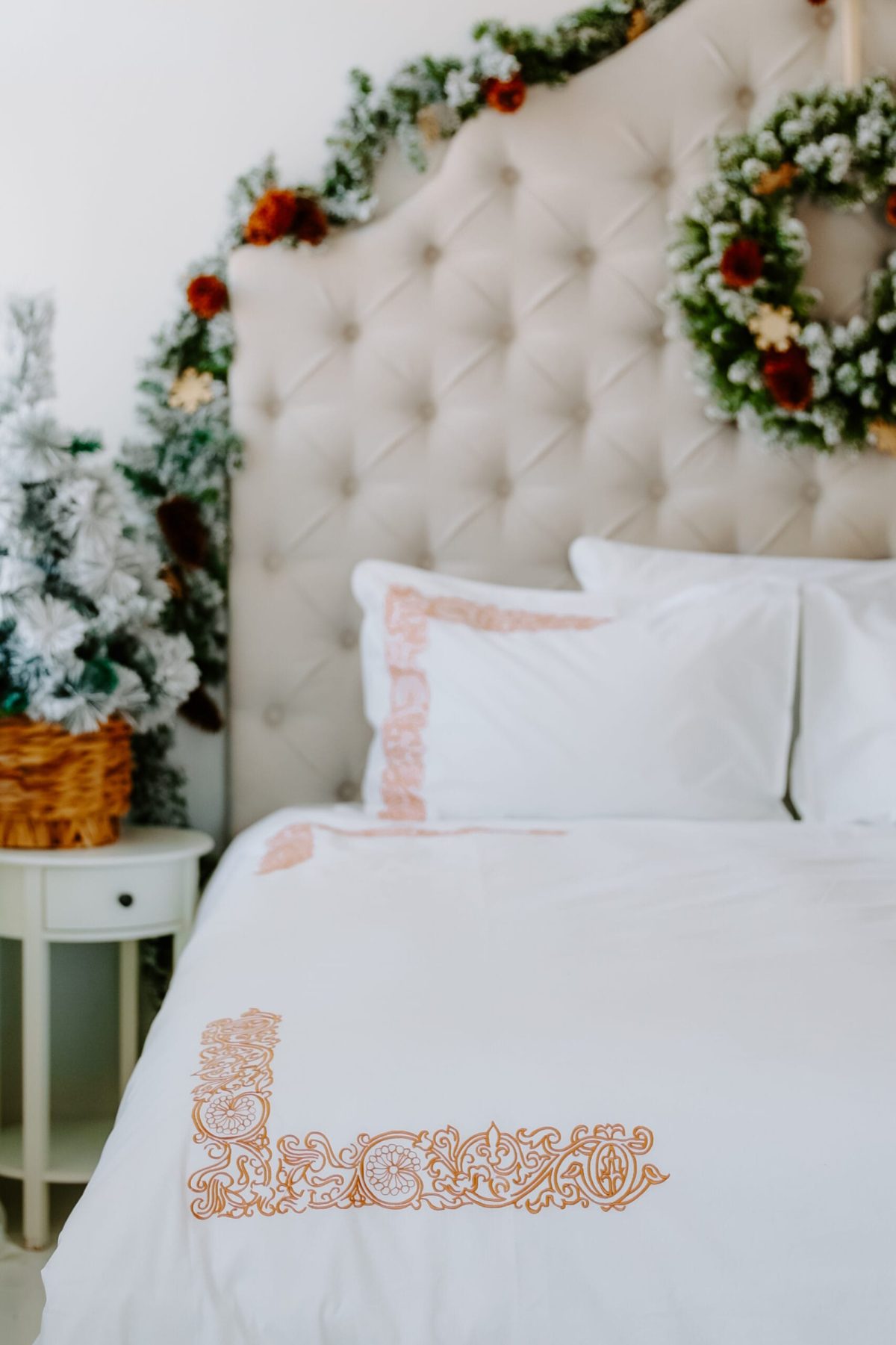 Embroidered bed linen, Model 4, gold – detail 5