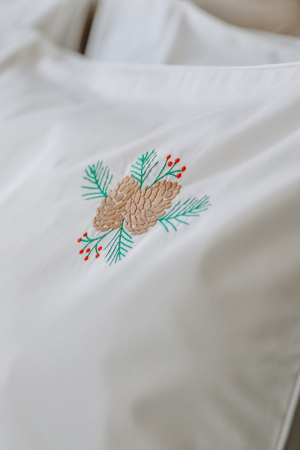 Premium white bed linen, percale cotton – Pine Cone embroidery – detail 3