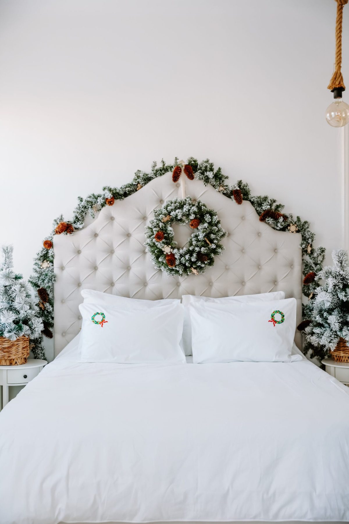 Premium white bed linen, percale cotton – Wreath embroidery