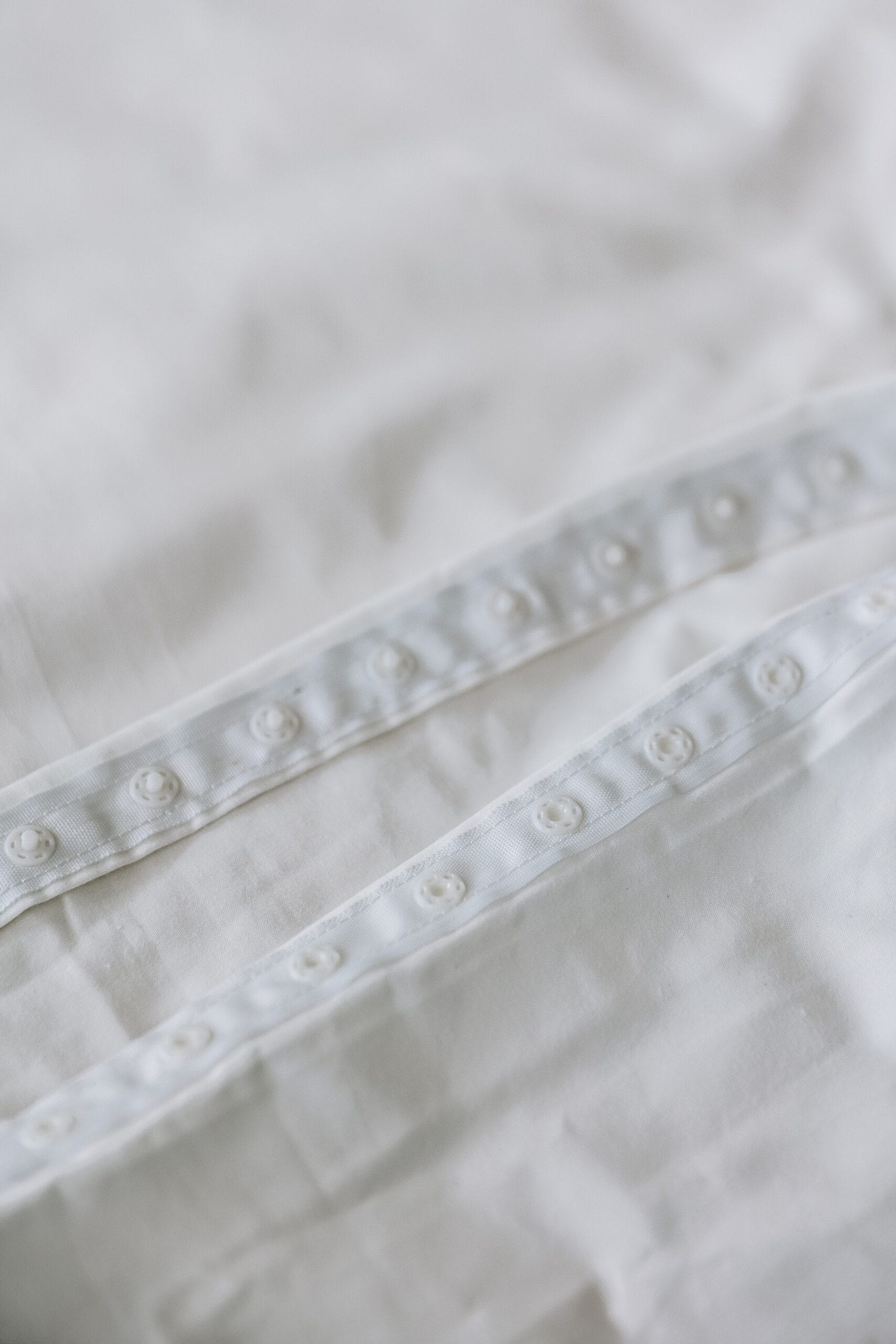 inchiderea unei lenjerii albe din bumbac damasc