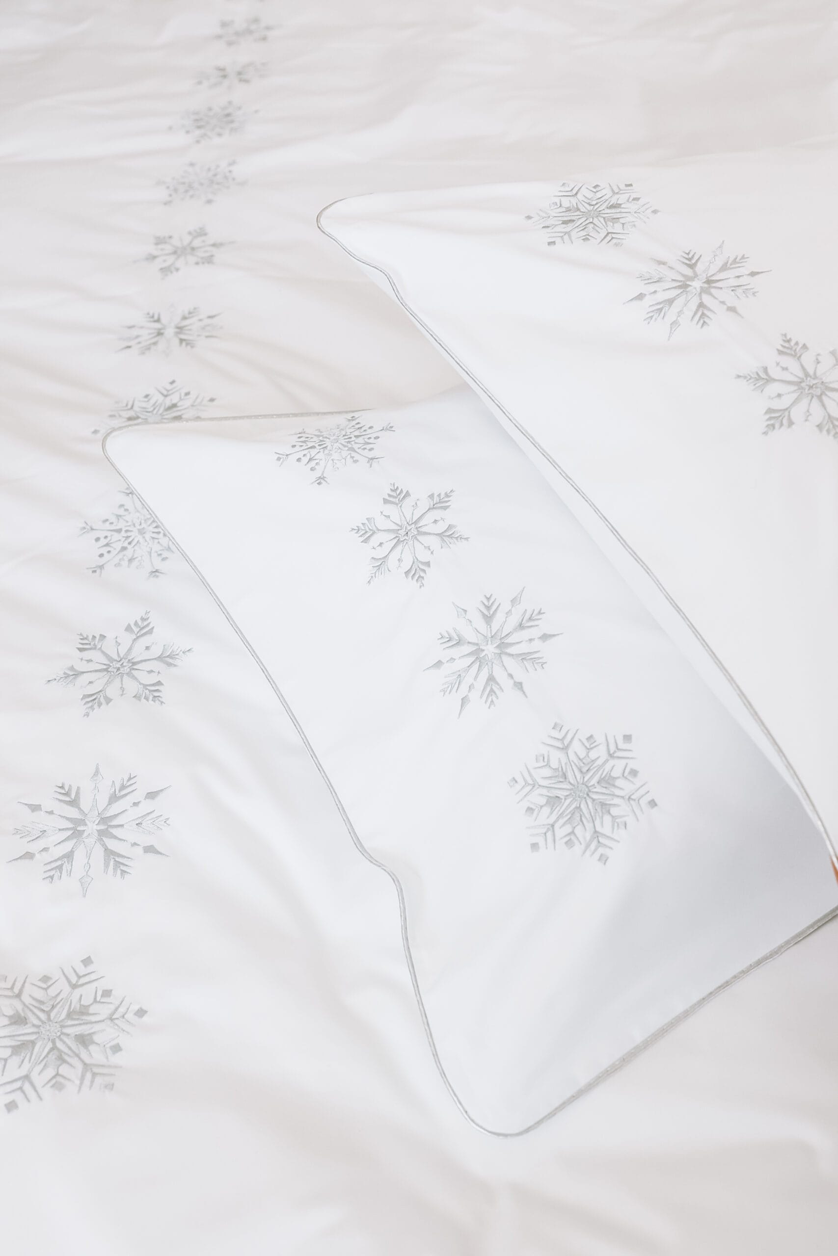 Set de 2 fete de perna , broderie Fulgi argintii