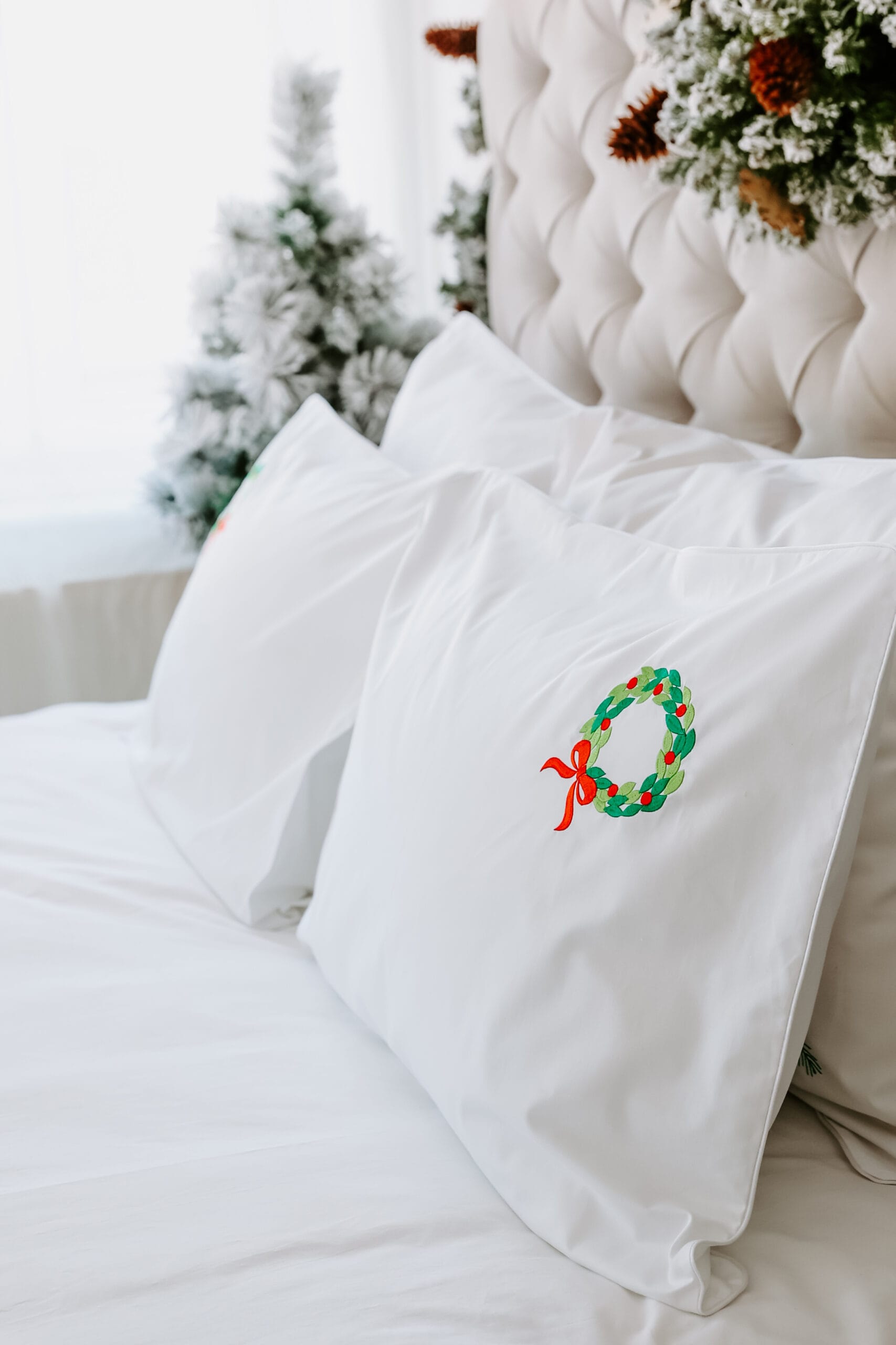 Lenjerie de Pat Albă Premium - Bumbac Percale - Matrimonial- Broderie Coronita